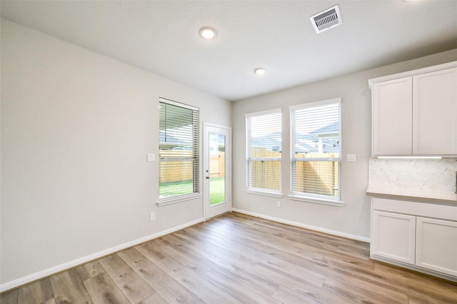 Spacious, unfurnished interior of a new home in Anderson Lake, Houston (Image 29).