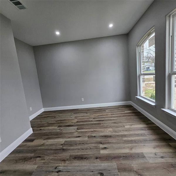 Spacious, unfurnished interior of a new home in , Kaufman (Image 13).