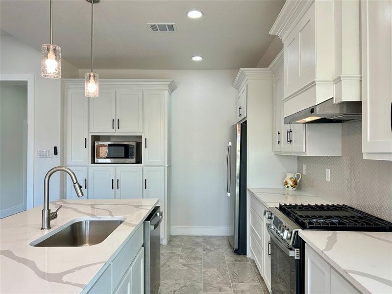 Furnished interior view inside a new home in , Terrell (Image 7).