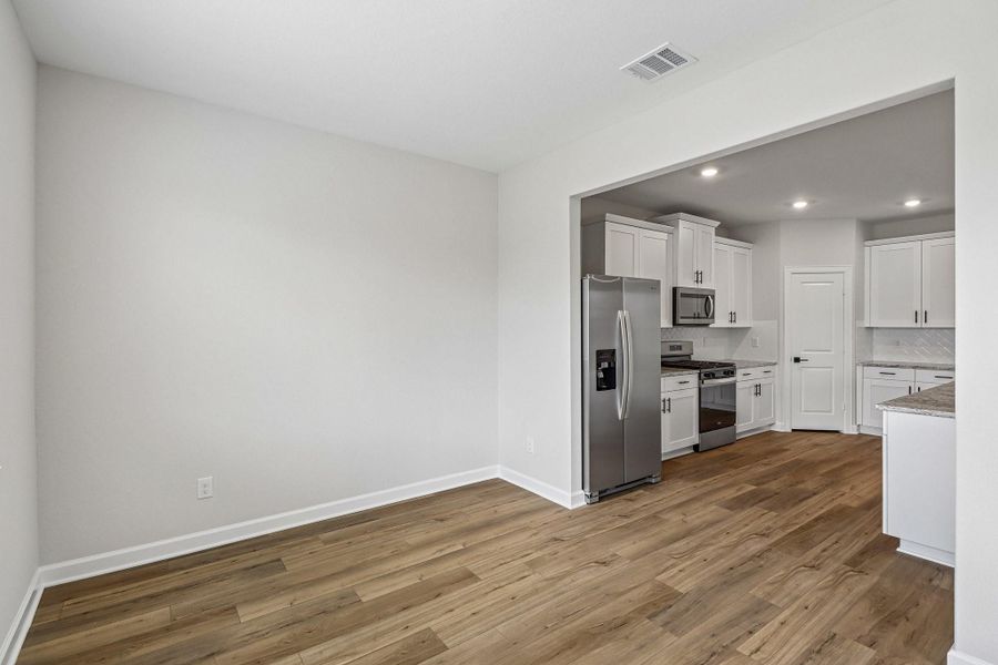 Spacious, unfurnished interior of a new home in Lago Mar, Texas City (Image 14).