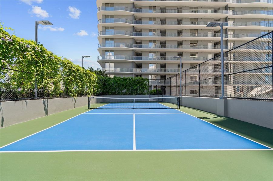 Condo located in Miami, FL showcasing its design and architecture (Image 3). Condo located in Miami, FL showcasing its design and architecture (Image 3).