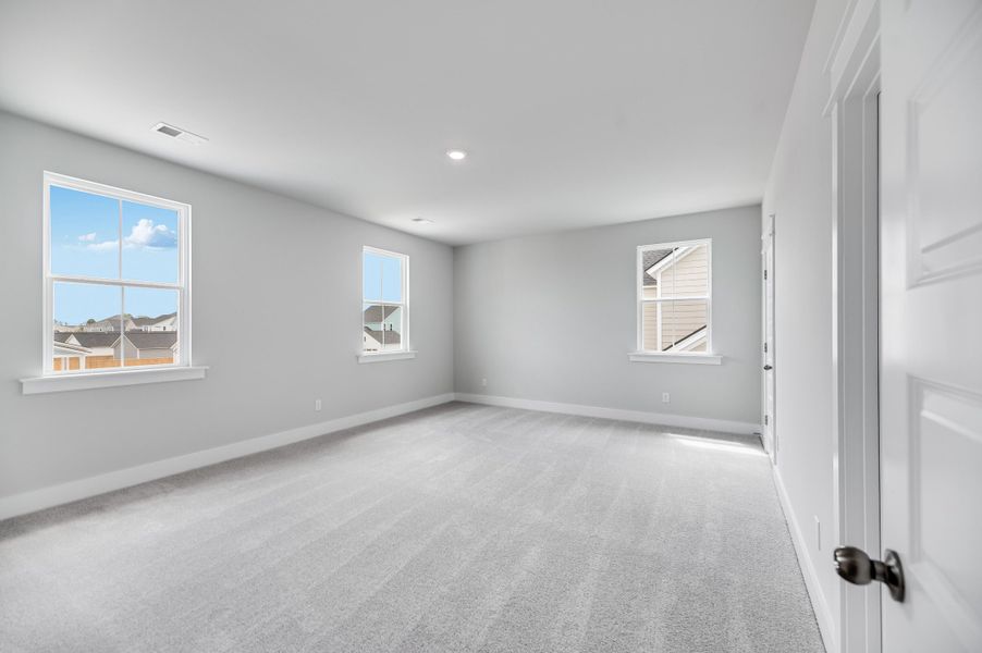 Spacious, unfurnished interior of a new home in Carnes Crossroads: Arbor Collection, Summerville (Image 8).