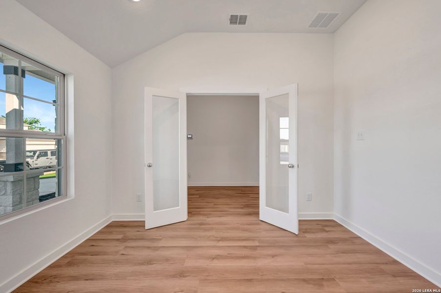 Spacious, unfurnished interior of a new home in Cinco Lakes, San Antonio (Image 33). Spacious, unfurnished interior of a new home in Cinco Lakes, San Antonio (Image 33).