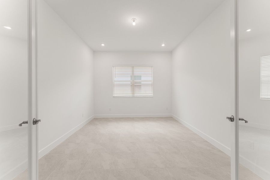 Spacious, unfurnished interior of a new home in Tradition, Port St. Lucie (Image 11).