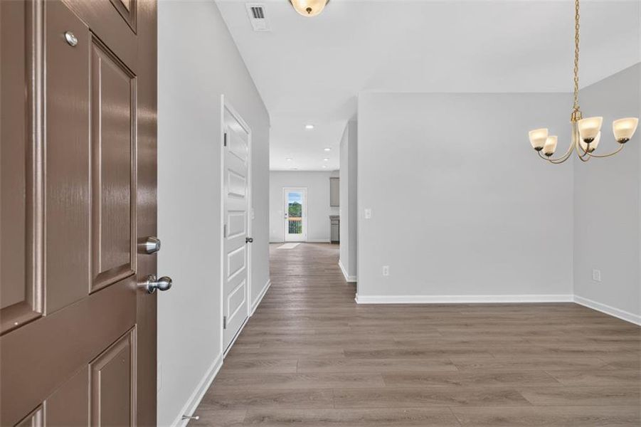 Spacious, unfurnished interior of a new home in Oakmont, Dallas (Image 41).