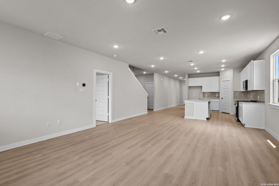Spacious, unfurnished interior of a new home in Hiddenbrooke, Seguin (Image 34).