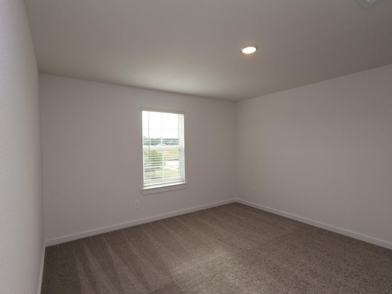 Spacious, unfurnished interior of a new home in Sorella, Tomball (Image 9).