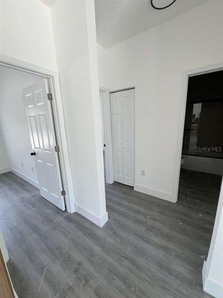 Spacious, unfurnished interior of a new home in , Lake Wales (Image 12).