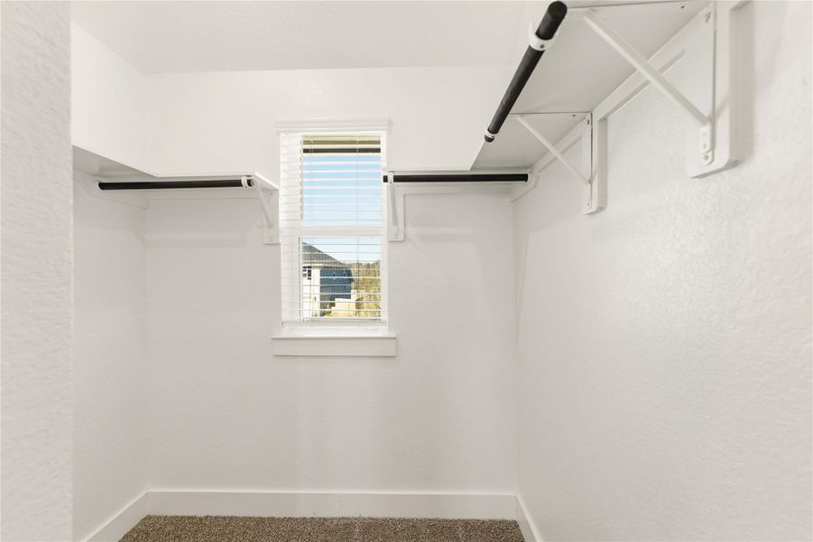 Spacious, unfurnished interior of a new home in Laurel Landing, Alvin (Image 26).