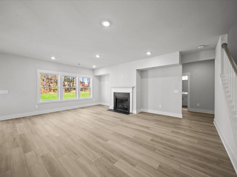 Spacious, unfurnished interior of a new home in Riverwood Farm, Piedmont (Image 12).