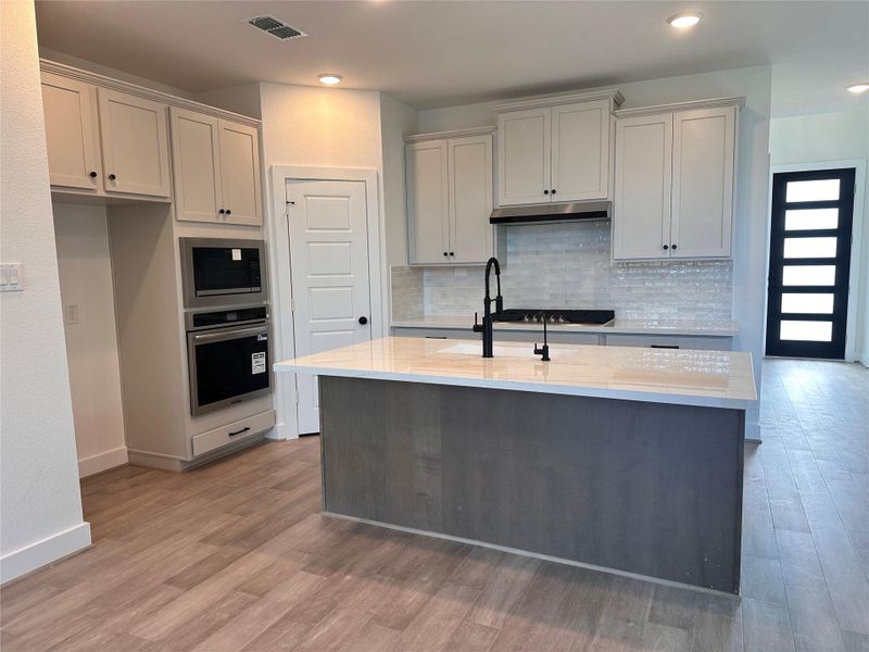 Furnished interior view inside a new home in Meridiana 40', 65', Iowa Colony (Image 5).