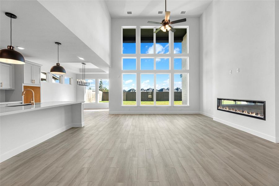 Spacious, unfurnished interior of a new home in Cross Creek West, Fulshear (Image 16).