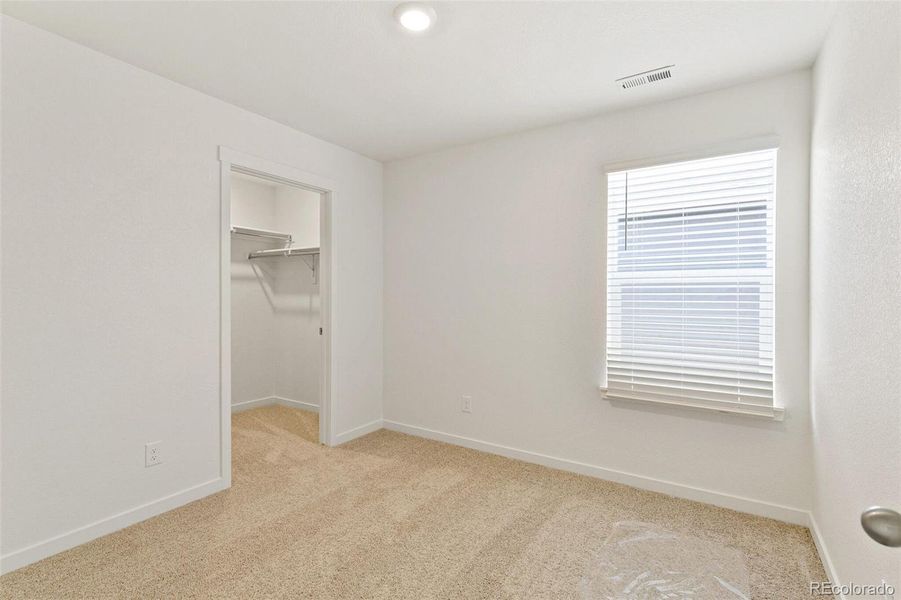 Spacious, unfurnished interior of a new home in The Ridge at Lorson Ranch, Colorado Springs (Image 24).