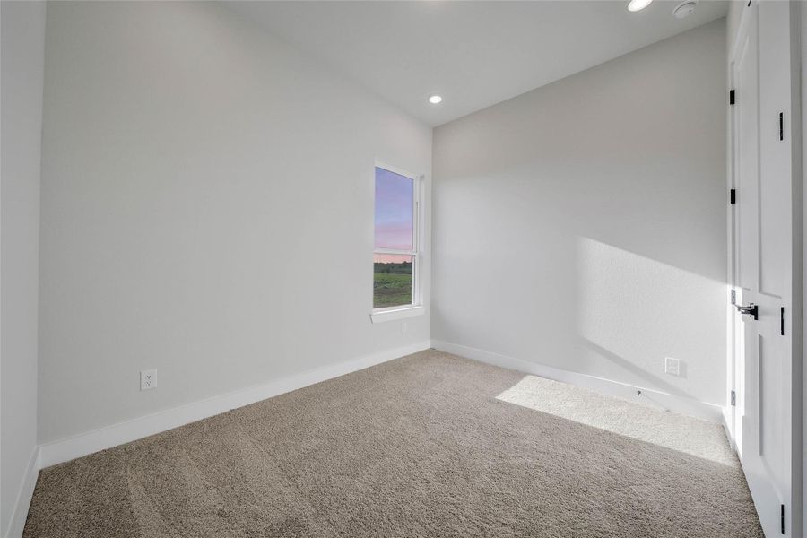 Spacious, unfurnished interior of a new home in Magnolia Bend, Rosharon (Image 34).