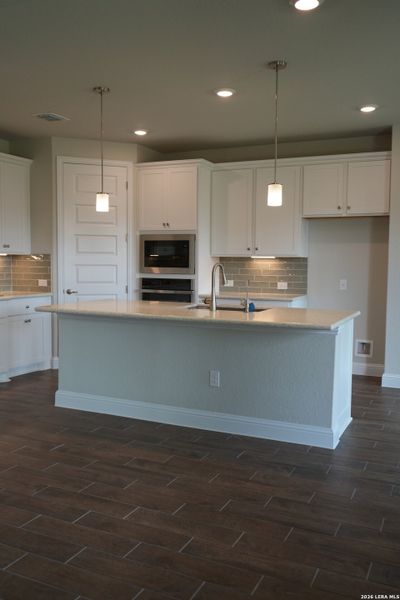 Furnished interior view inside a new home in Buffalo Crossing, Cibolo (Image 5).