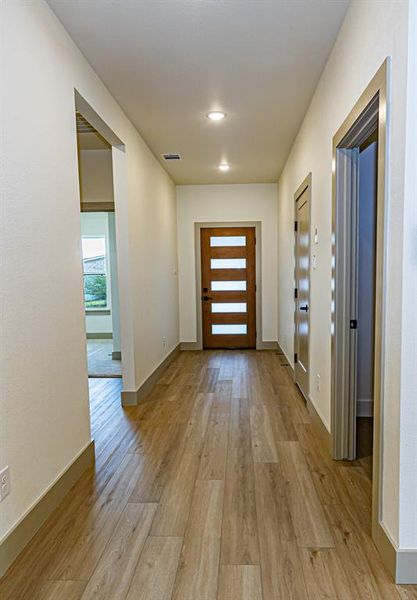 Spacious, unfurnished interior of a new home in , Cleburne (Image 23).