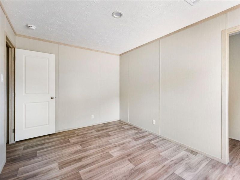 Spacious, unfurnished interior of a new home in , Gainesville (Image 27).