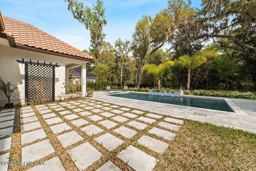 Image 41 of a home in .