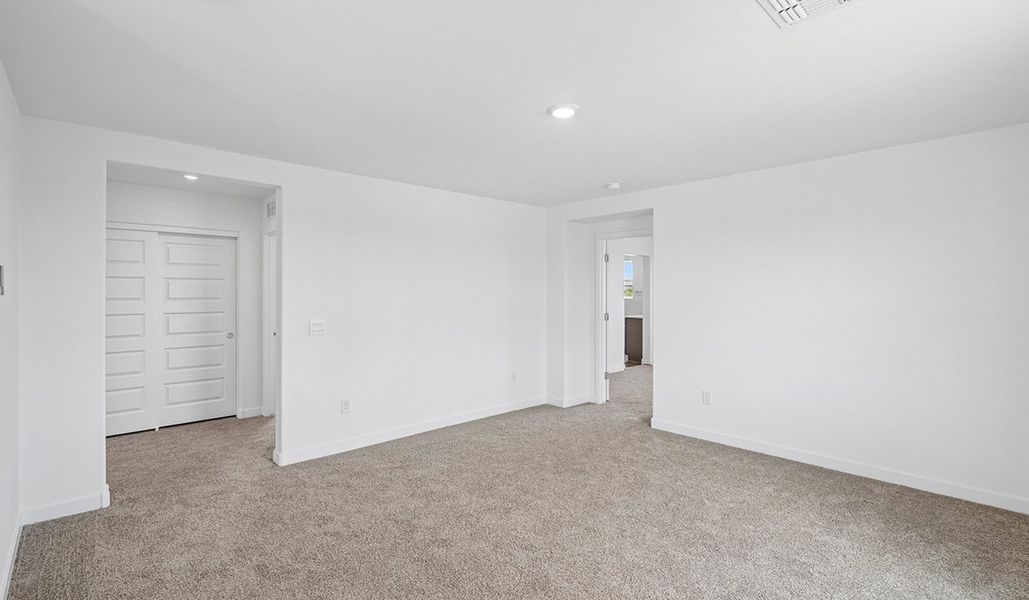 Spacious, unfurnished interior of a new home in The Oasis at Rocking K, Vail (Image 17).
