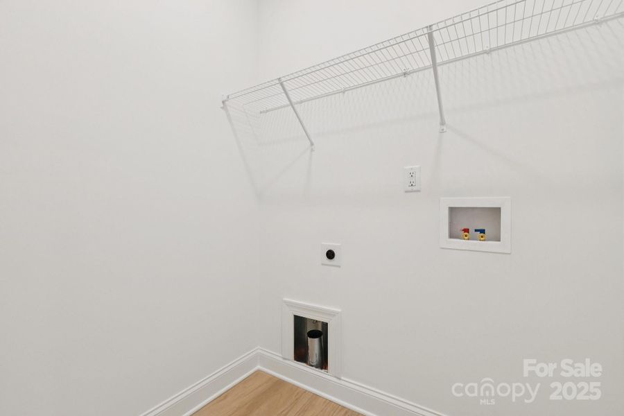 Sizeable laundry room with plenty of storage opportunities Sizeable laundry room with plenty of storage opportunities