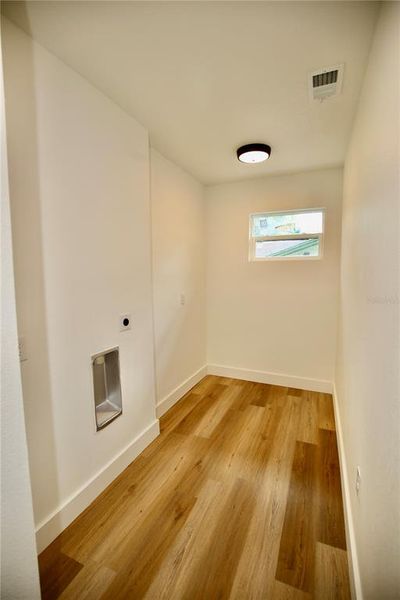 Spacious, unfurnished interior of a new home in , Orlando (Image 19).