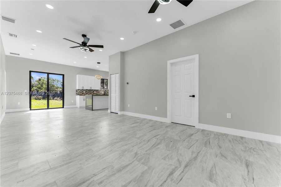 Spacious, unfurnished interior of a new home in , Fort Lauderdale (Image 19).