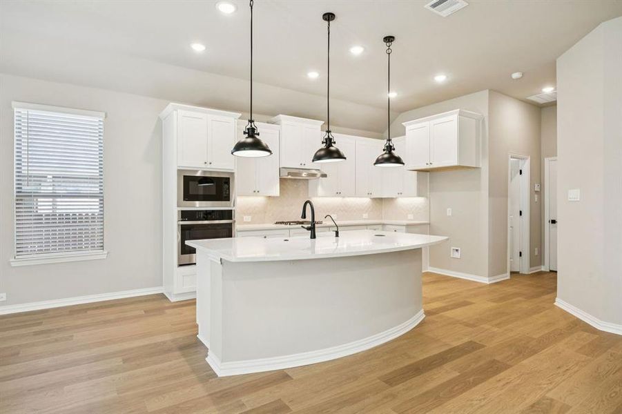 10-3826Belleview_010