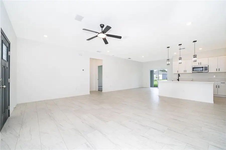 Spacious, unfurnished interior of a new home in , Kissimmee (Image 12).