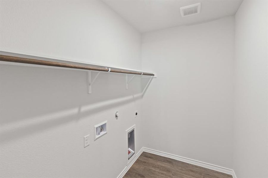 Spacious, unfurnished interior of a new home in Retreat at Fossil Creek, Fort Worth (Image 15). Spacious, unfurnished interior of a new home in Retreat at Fossil Creek, Fort Worth (Image 15).