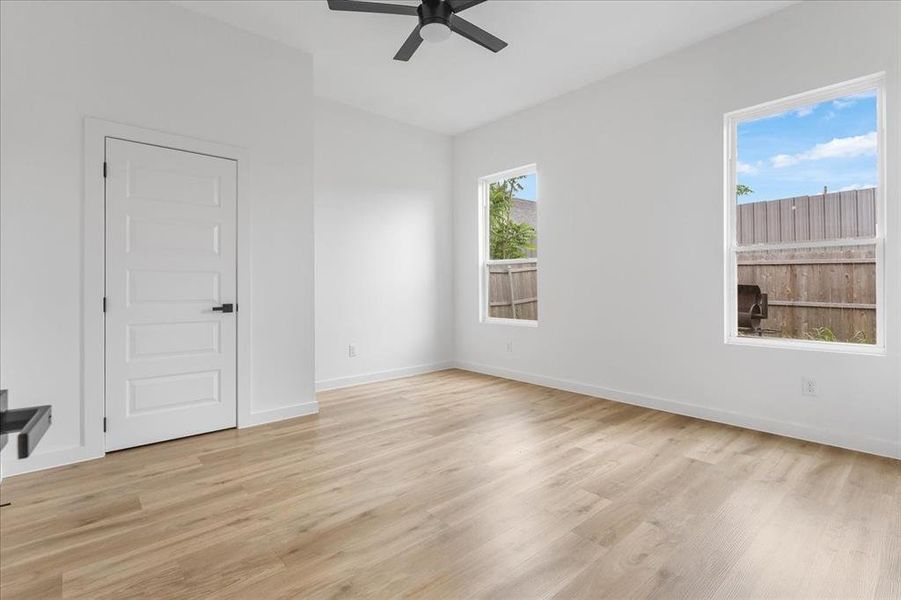 Spacious, unfurnished interior of a new home in , Dallas (Image 9).