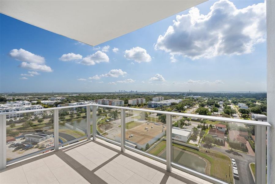 Condo located in Tampa, FL showcasing its design and architecture (Image 3). Condo located in Tampa, FL showcasing its design and architecture (Image 3).