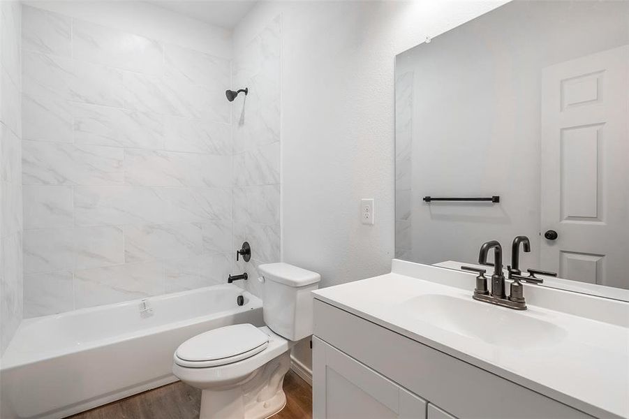 Furnished interior view inside a new home in , Whitewright (Image 6).