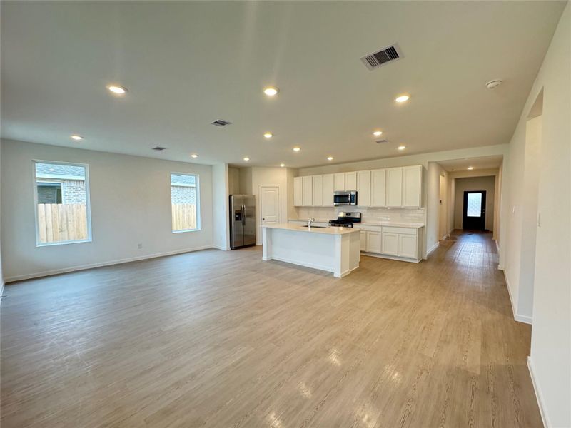 Spacious, unfurnished interior of a new home in Lago Mar: Classic Collection, Texas City (Image 4). Spacious, unfurnished interior of a new home in Lago Mar: Classic Collection, Texas City (Image 4).