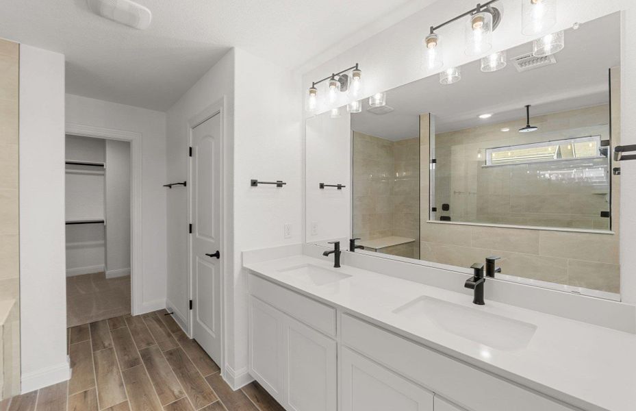 Furnished interior view inside a new home in Horizon Lake, Leander (Image 10).