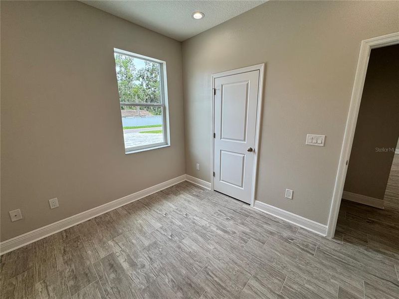 Spacious, unfurnished interior of a new home in , Dade City (Image 53).