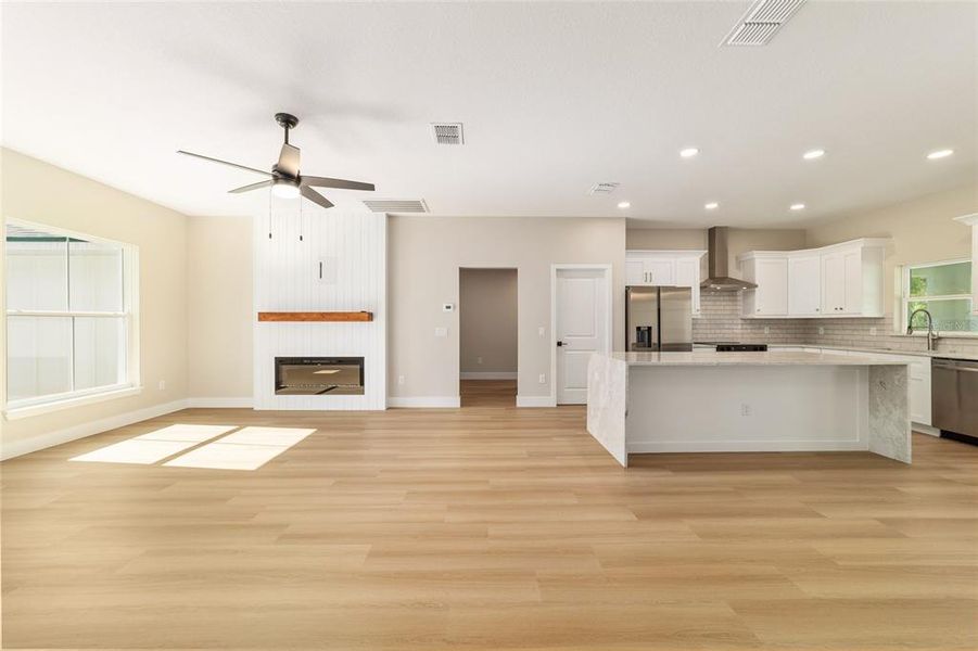 Spacious, unfurnished interior of a new home in , Ocala (Image 23).