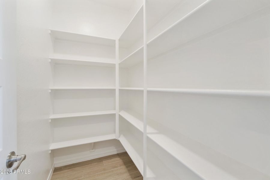 WALK IN PANTRY WALK IN PANTRY