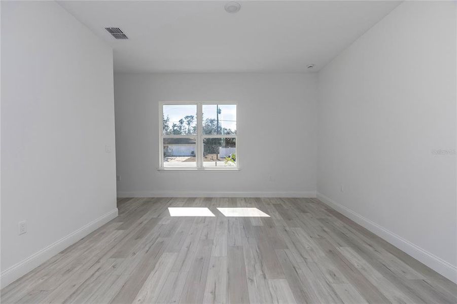 Spacious, unfurnished interior of a new home in , Ocala (Image 33).