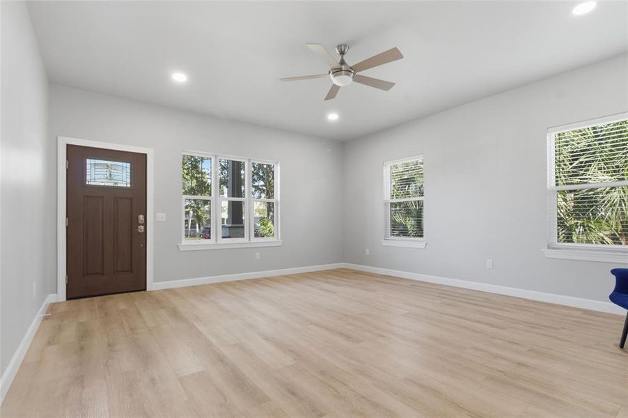 Spacious, unfurnished interior of a new home in , St. Petersburg (Image 22).