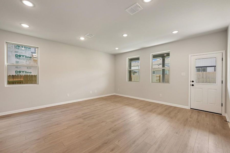 Spacious, unfurnished interior of a new home in Patterson Ranch, Georgetown (Image 27).
