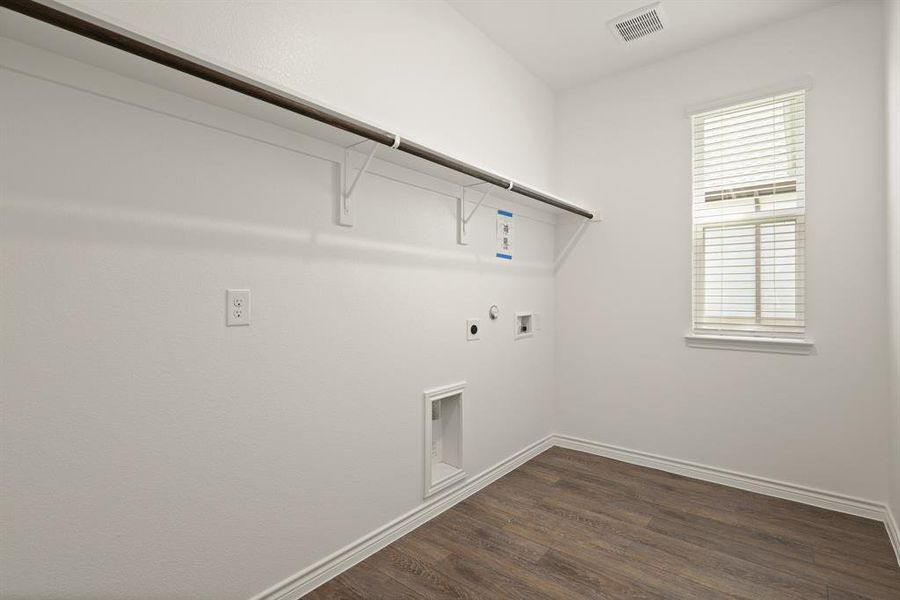 Spacious, unfurnished interior of a new home in Rocky Creek Crossing, Fort Worth (Image 21).