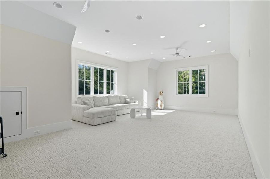 Spacious, unfurnished interior of a new home in Crossroads, Alpharetta (Image 57).