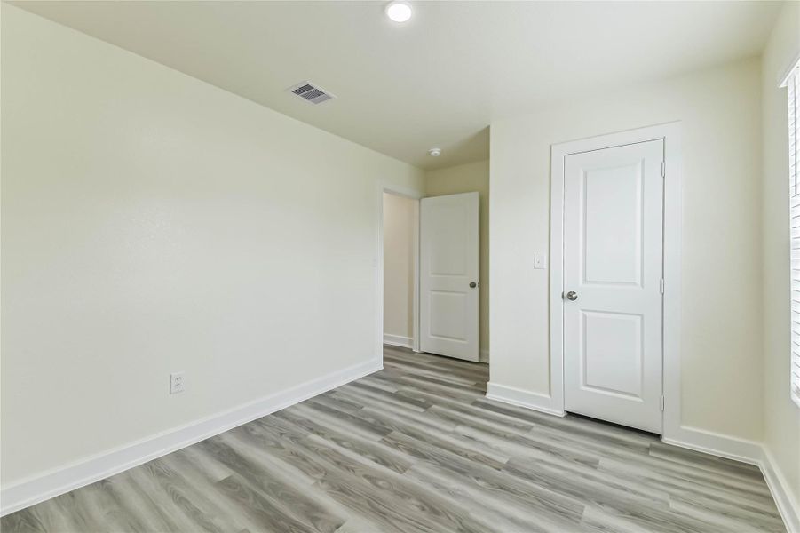 Spacious, unfurnished interior of a new home in , Conroe (Image 25).