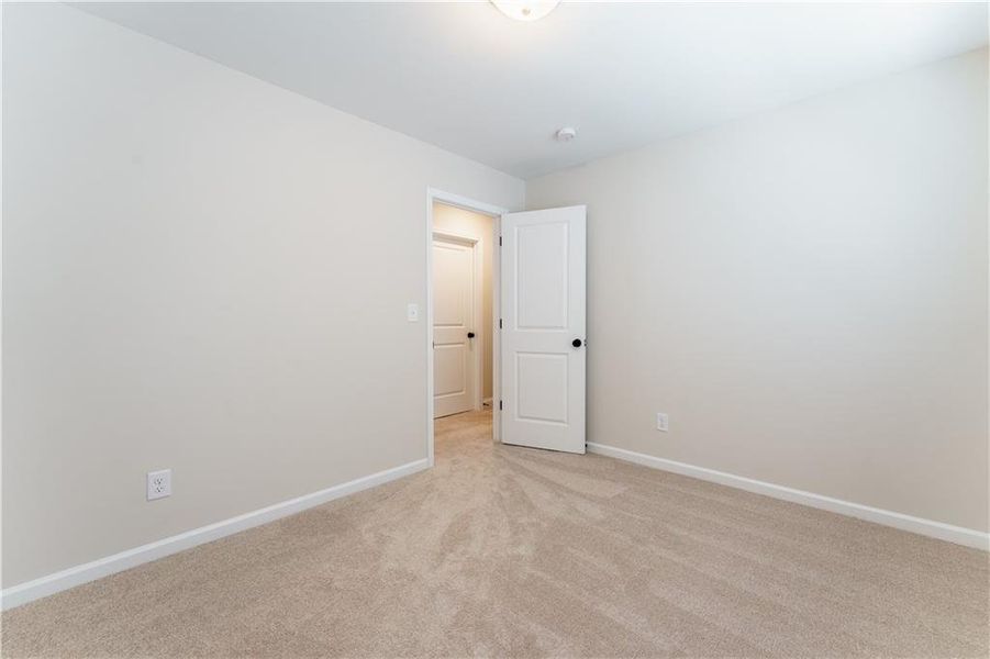 Spacious, unfurnished interior of a new home in Edenglen, Buford (Image 27).