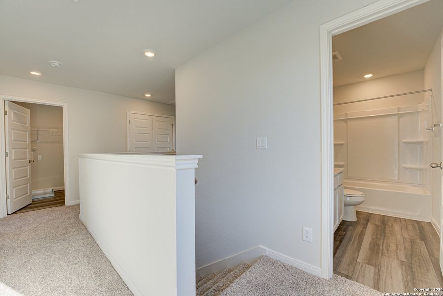 Spacious, unfurnished interior of a new home in Blue Ridge Ranch, San Antonio (Image 13).