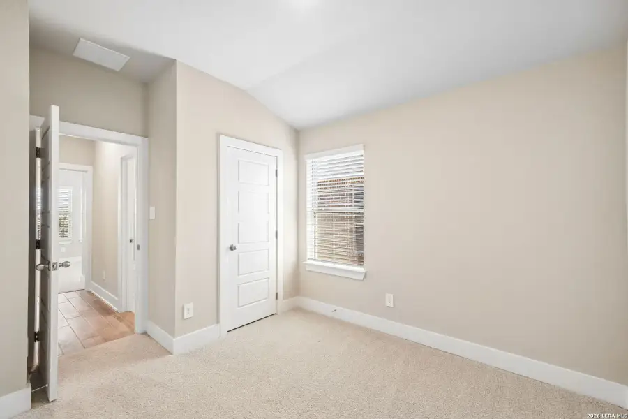 Spacious, unfurnished interior of a new home in Comanche Ridge, San Antonio (Image 23).