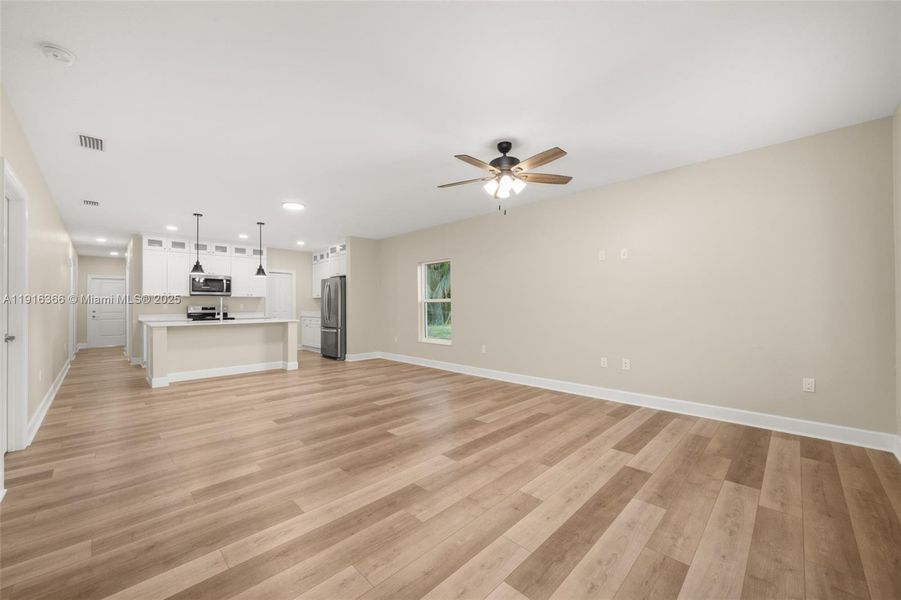 Spacious, unfurnished interior of a new home in , Sebring (Image 32).