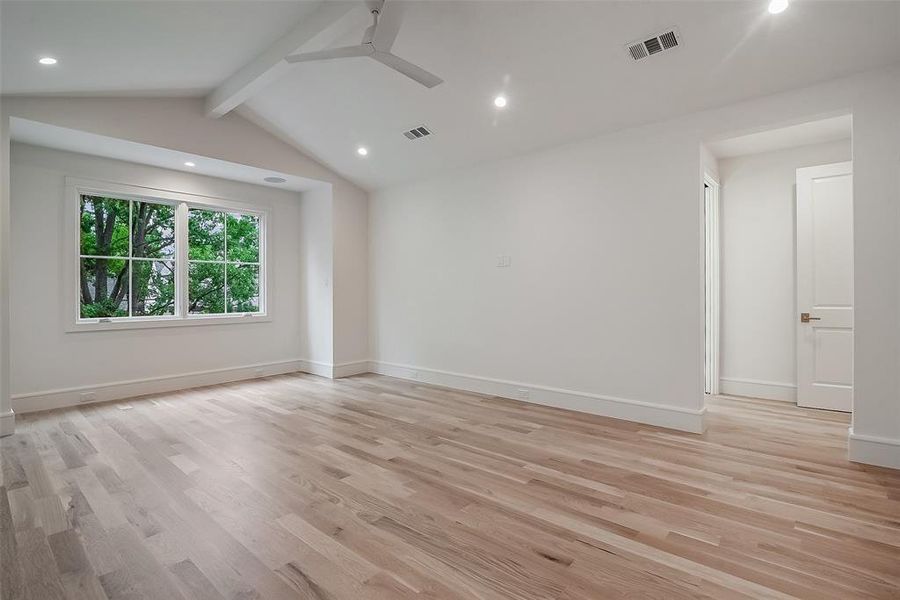 Spacious, unfurnished interior of a new home in , Dallas (Image 35).