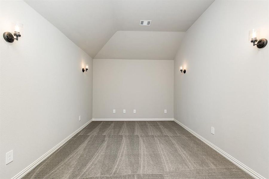 Spacious, unfurnished interior of a new home in Sagebrush Addition, Midlothian (Image 23).
