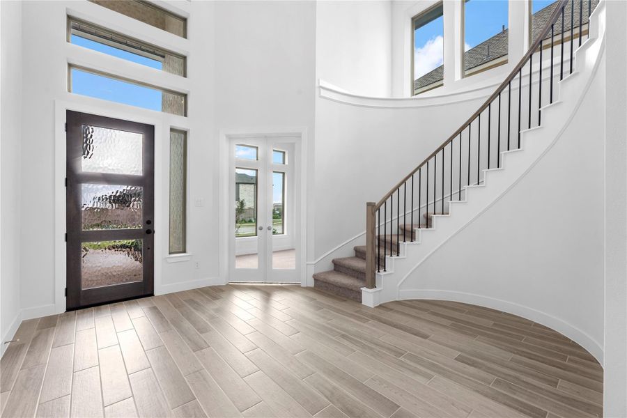 Spacious, unfurnished interior of a new home in Candela, Richmond (Image 15).
